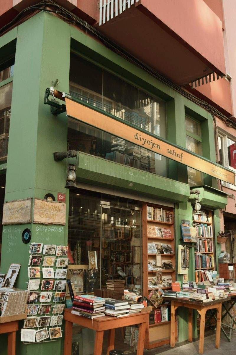 Verkauf von Belletristik, Sachbüchern und Kinderbüchern
